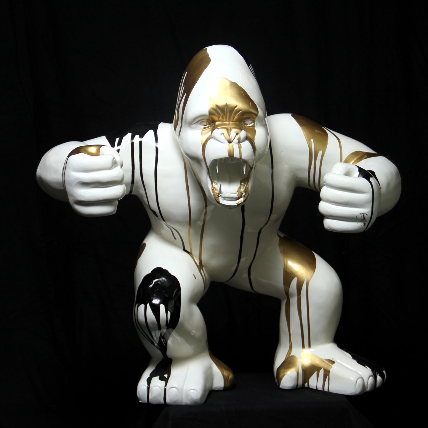 Gorilla weiß-gold-schwarz aus Kunstharz - 63cm