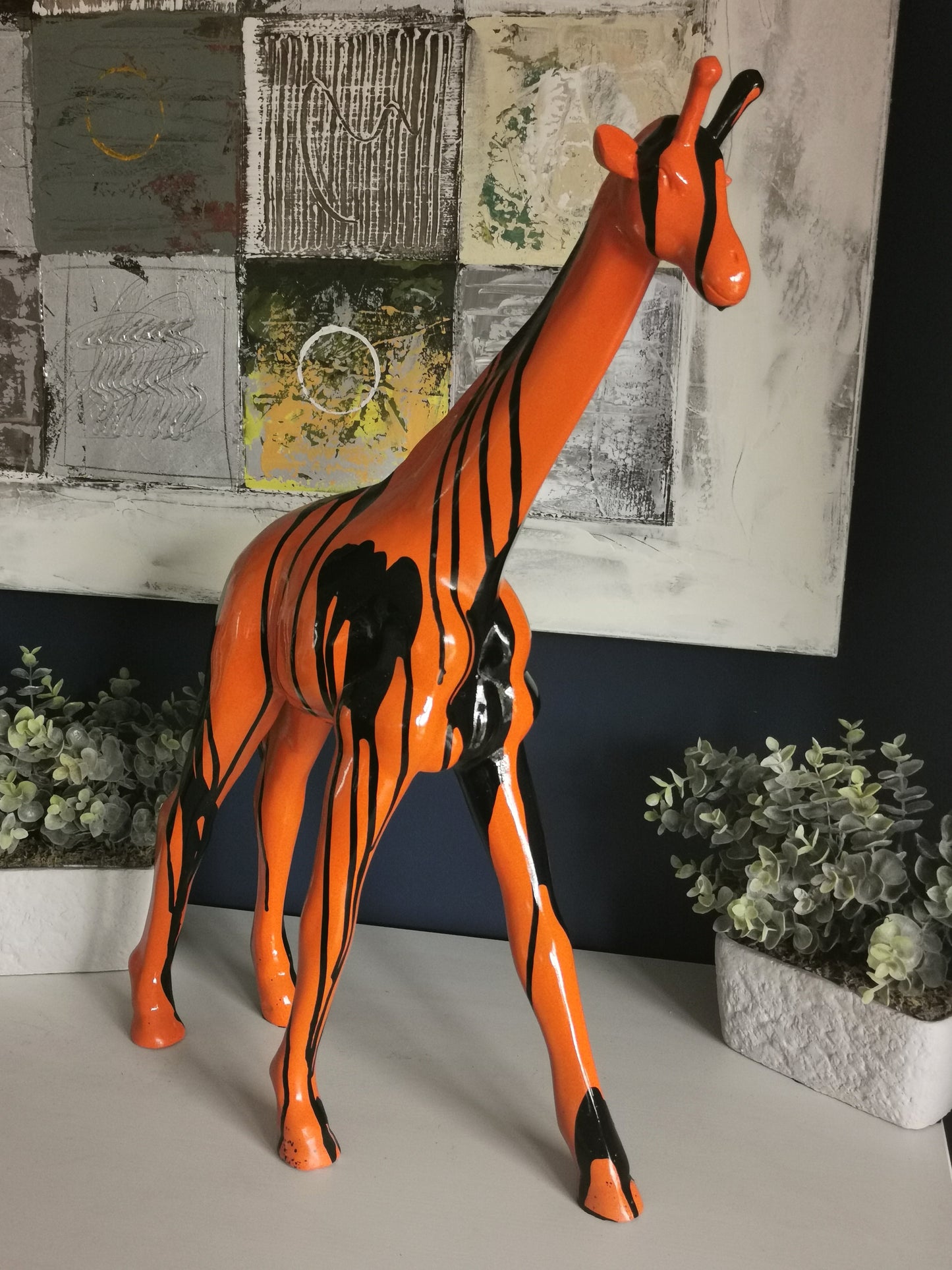 Giraffe orange/schwarz aus Kunstharz - 61cm