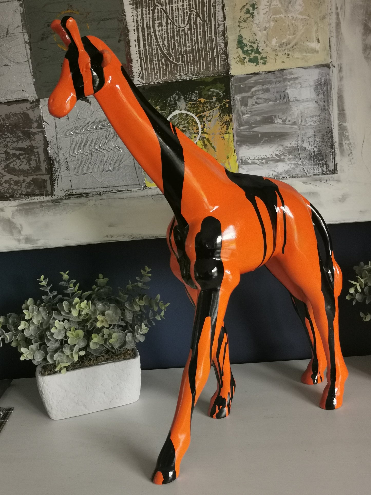 Giraffe orange/schwarz aus Kunstharz - 61cm