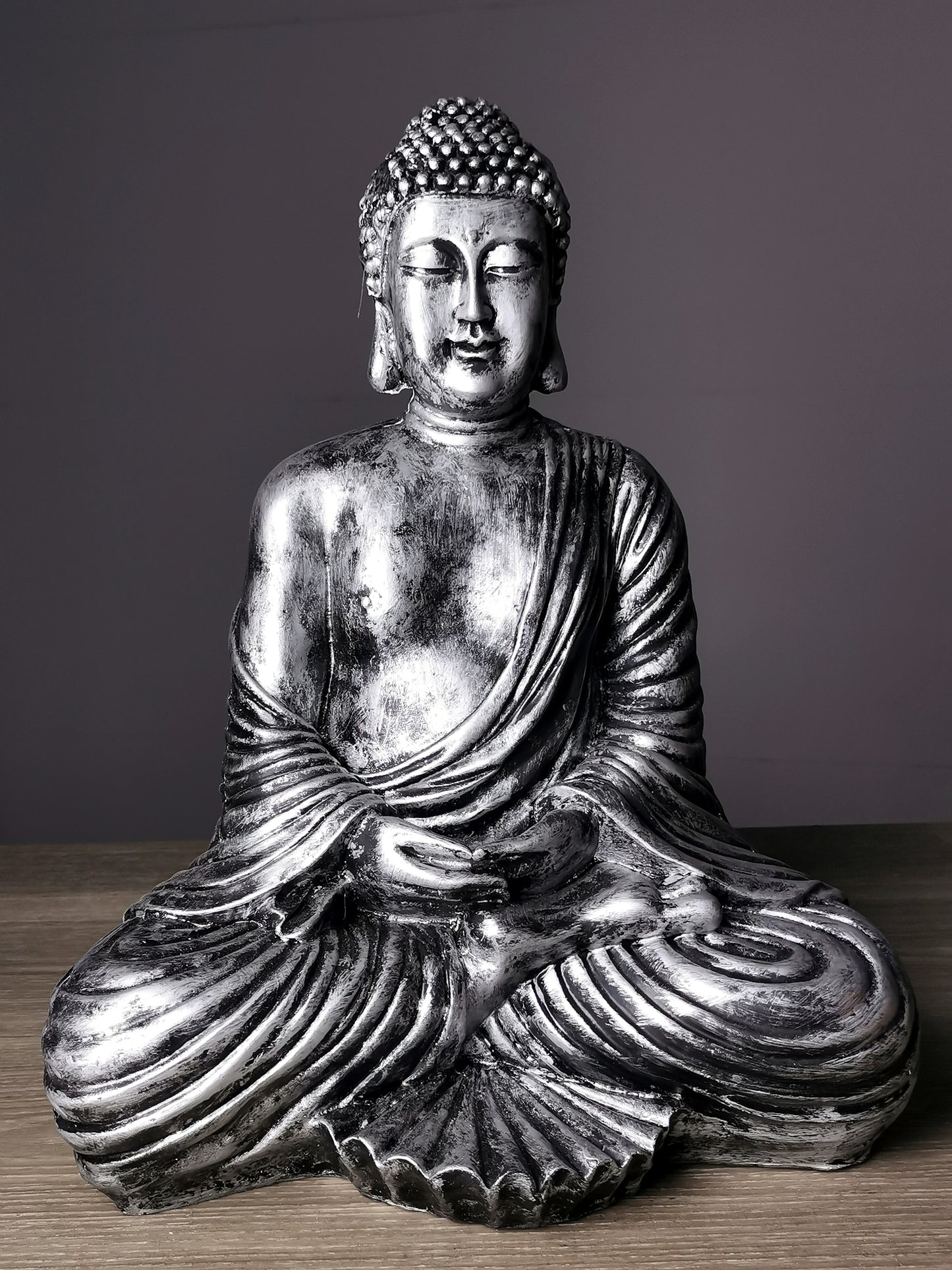 Buddha aus Kunstharz silber-antik - 42cm