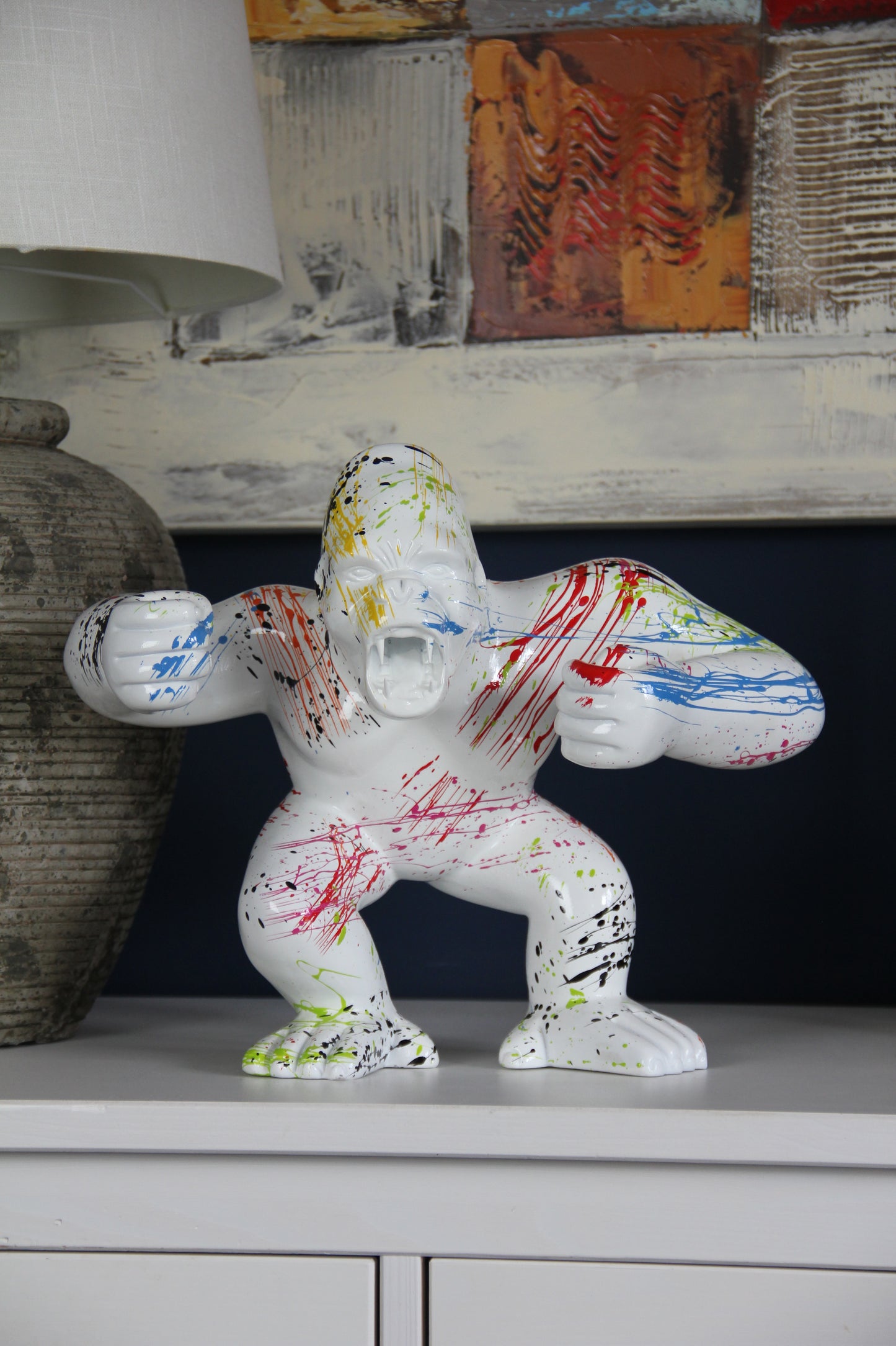 Gorilla bunt aus Kunstharz - 30cm