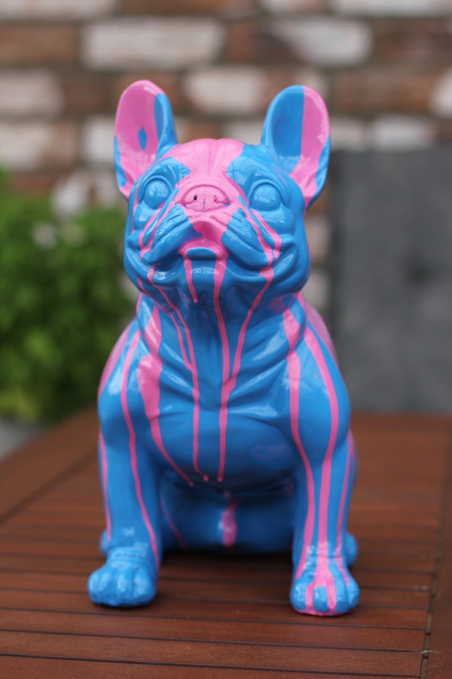 Französische Bulldogge blau mit pinken Akzenten - 32cm