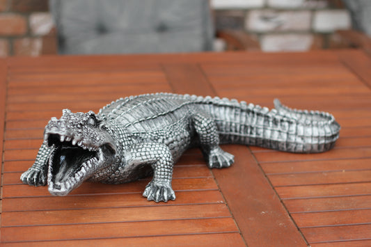 Krokodil silber-antik aus Kunstharz - 58cm lang