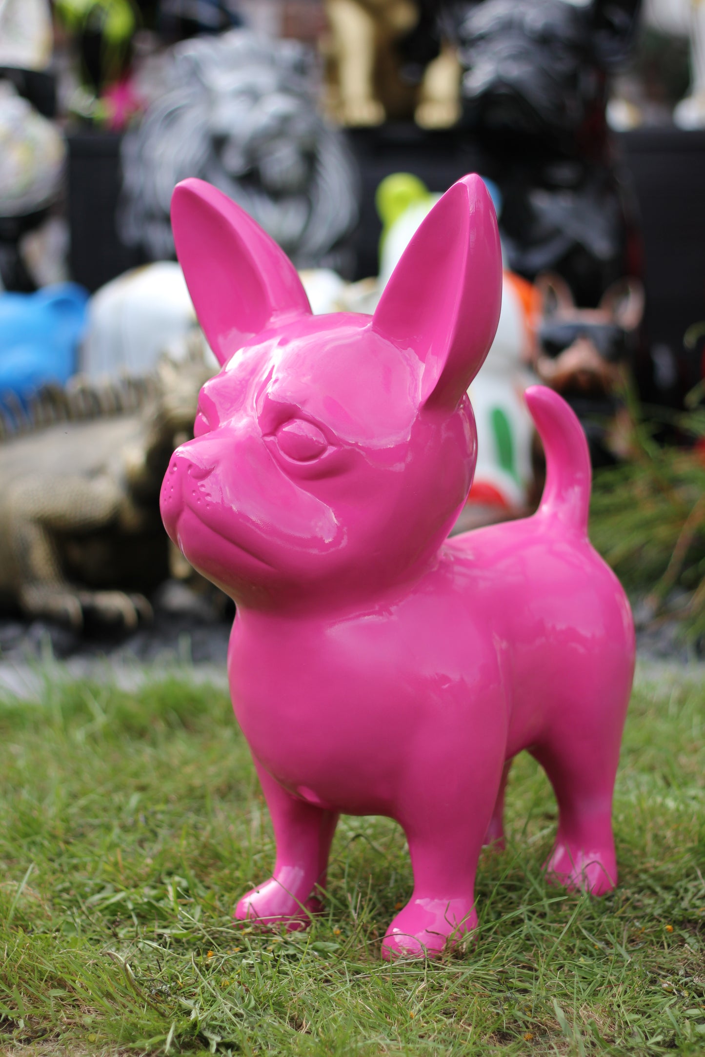 Chihuahua pink aus Kunstharz - 52cm