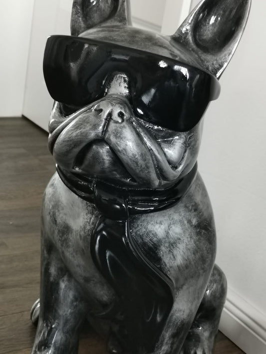 Französische Bulldogge mit Brille und Krawatte silber-antik aus Kunstharz - 58cm